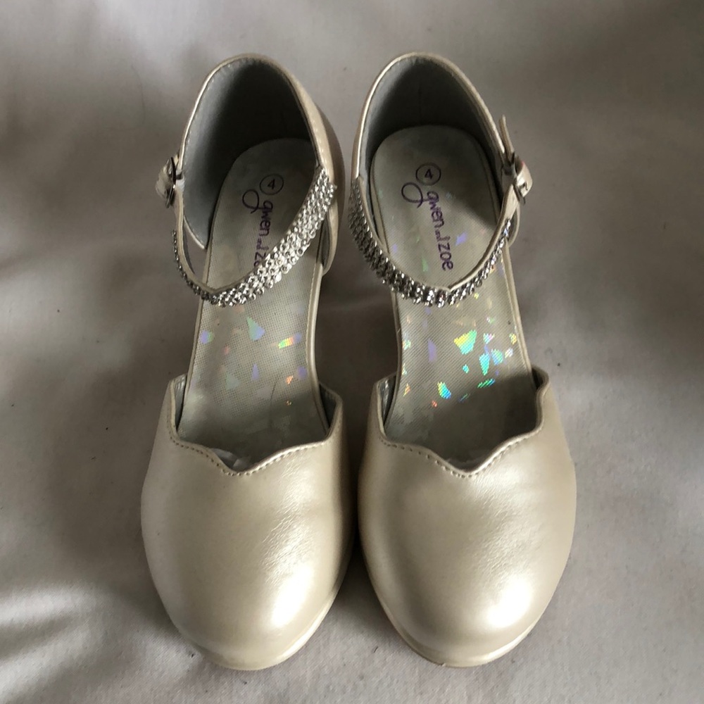 Gwen and Zoe GIRL'S shoes size 4 Cream with rhinestones on strap.
